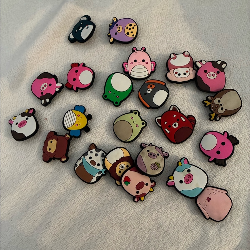 CROCS Assorted Cartoon Animal Jibbitz Charms in Pink, Green, Red, Brown, White